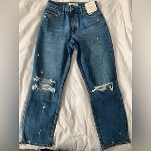 NWT Abercrombie High Rise Mom Jeans